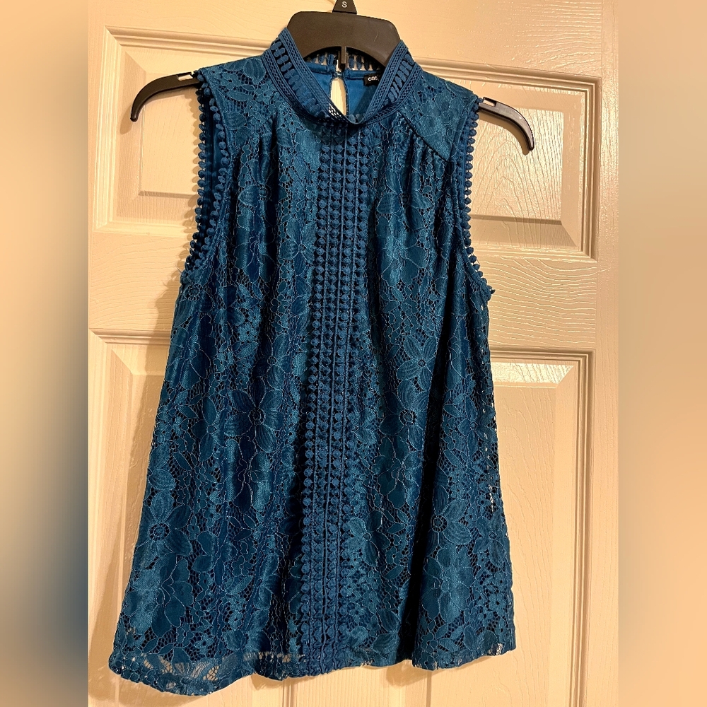 Lace Sleeveless Blouse! Size S